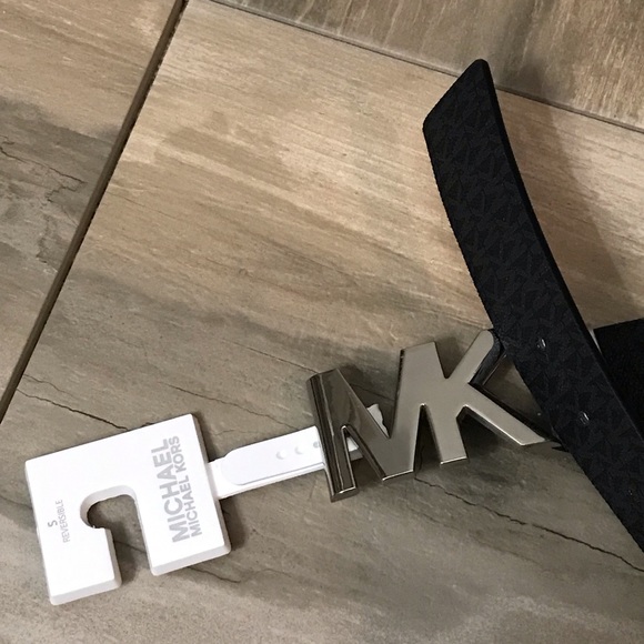 Michael Kors Black/Brown Reversible Belt - Picture 2 of 6